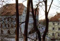 links: Polizeiinspektion; rechts: Landratsamt